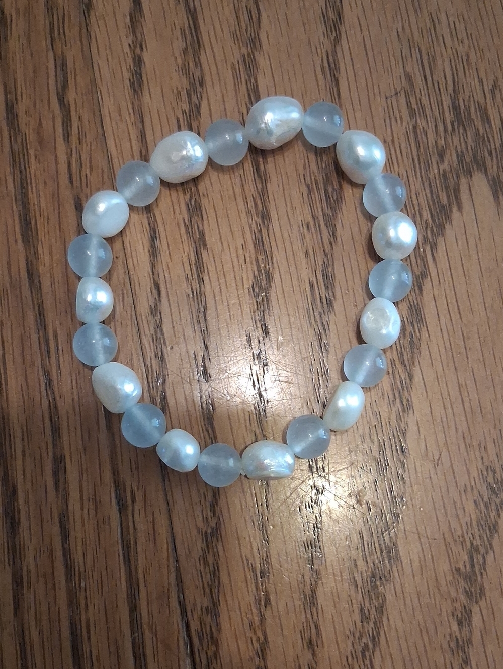 White Freshwater Pearl and Frosted Bead Stretch Bracelet